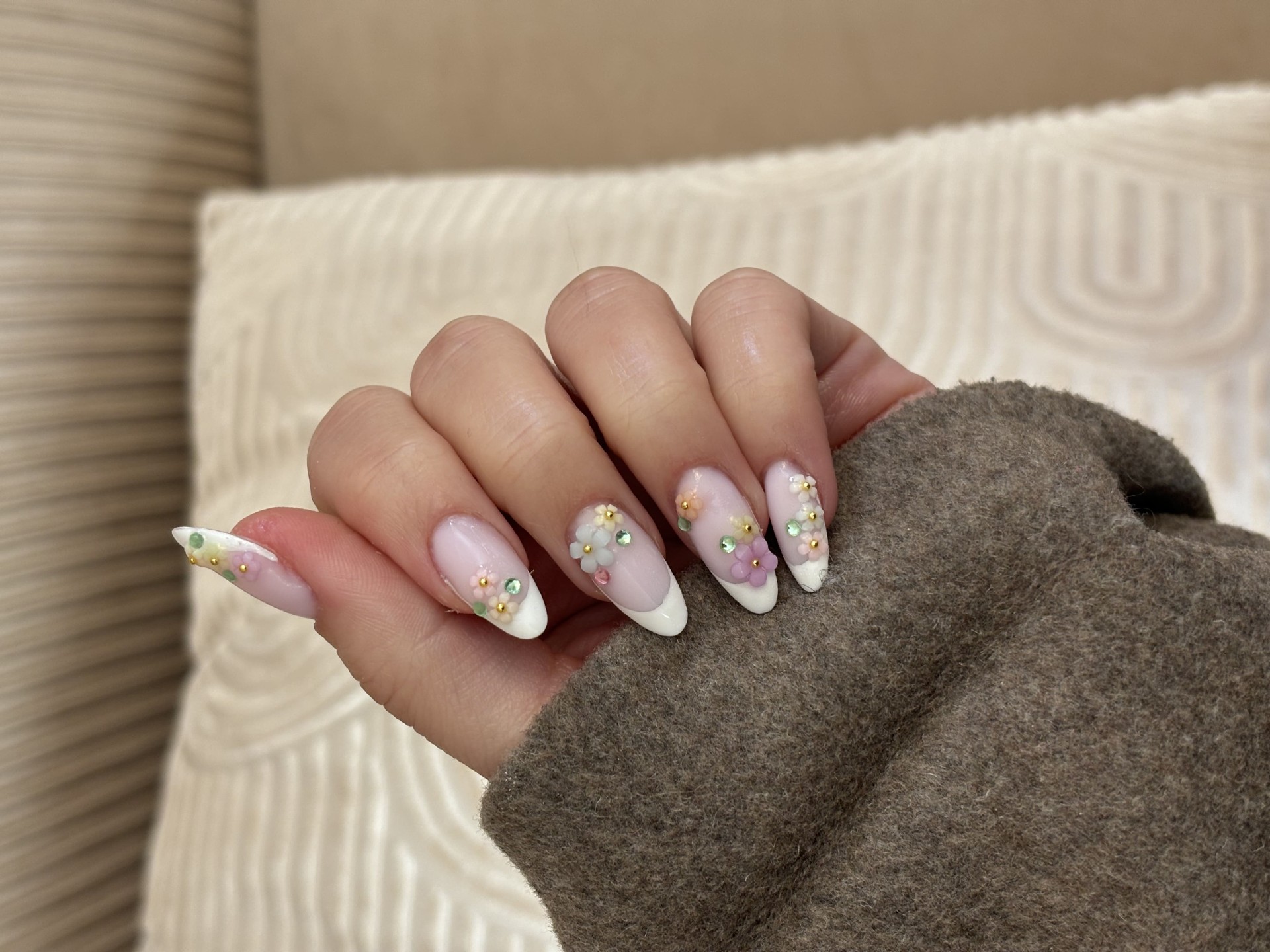 Nail art floral 3D pastel