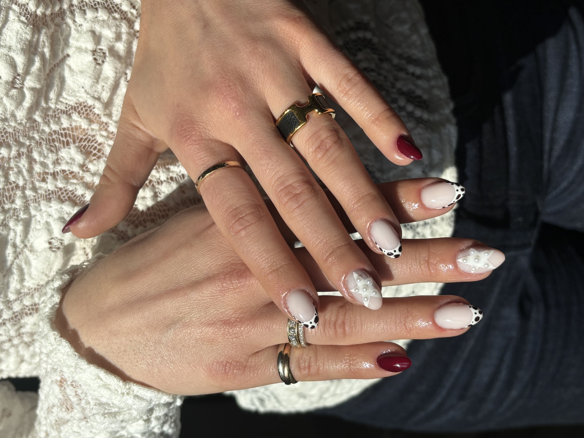 French manucure noire et blanche à pois